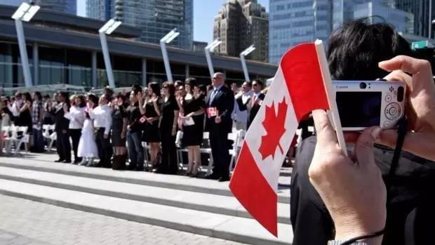 加拿大父母团聚移民新政 抽签制取代先到先得,机遇与挑战并存